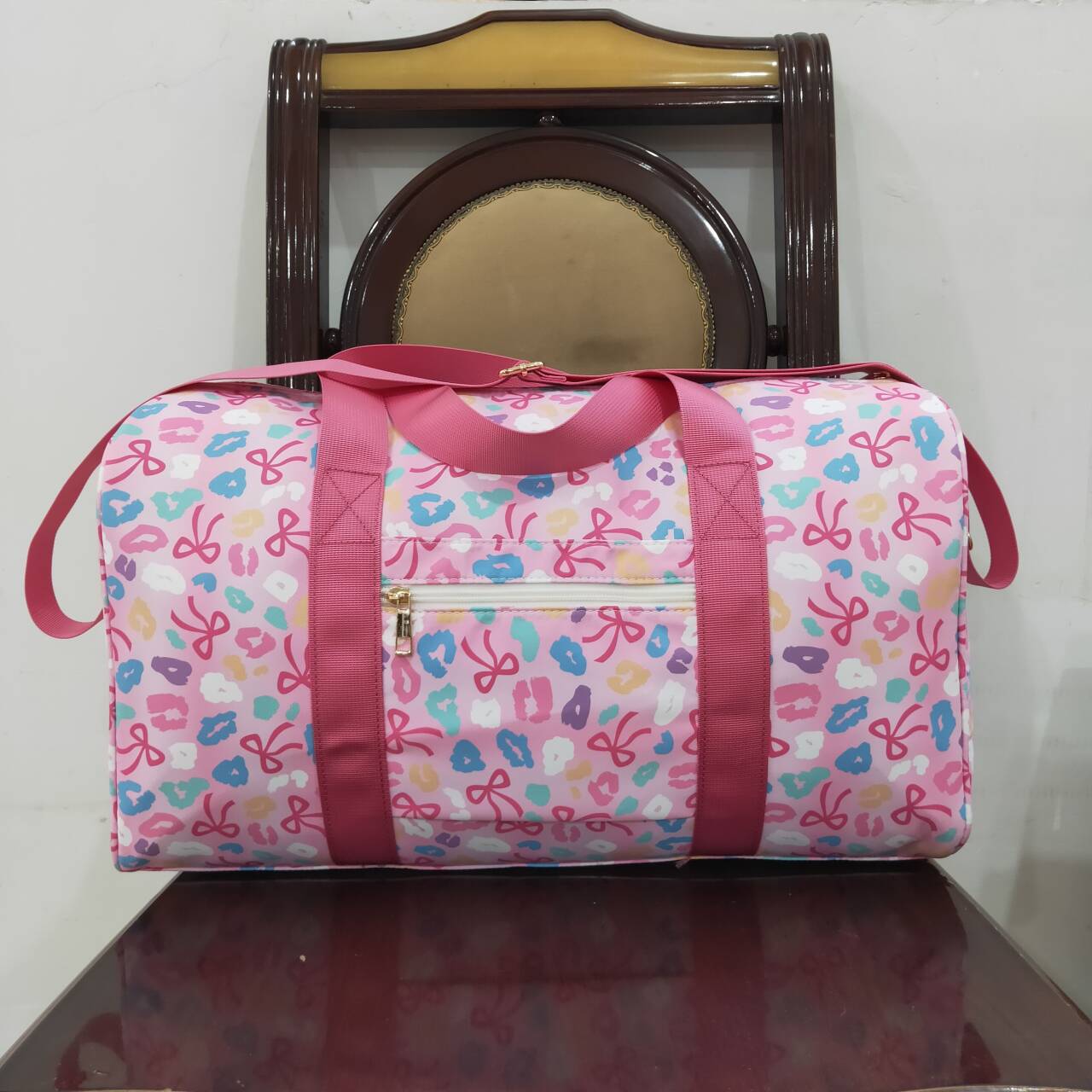 Colorful leopard pink bow design duffle bag