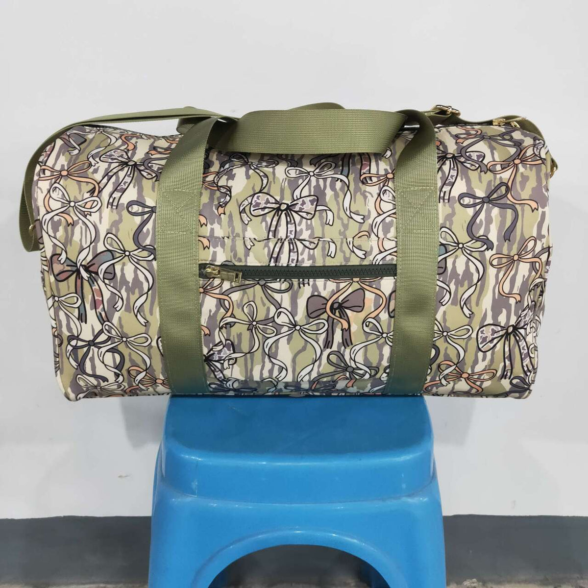 Camo bow design duffle bag