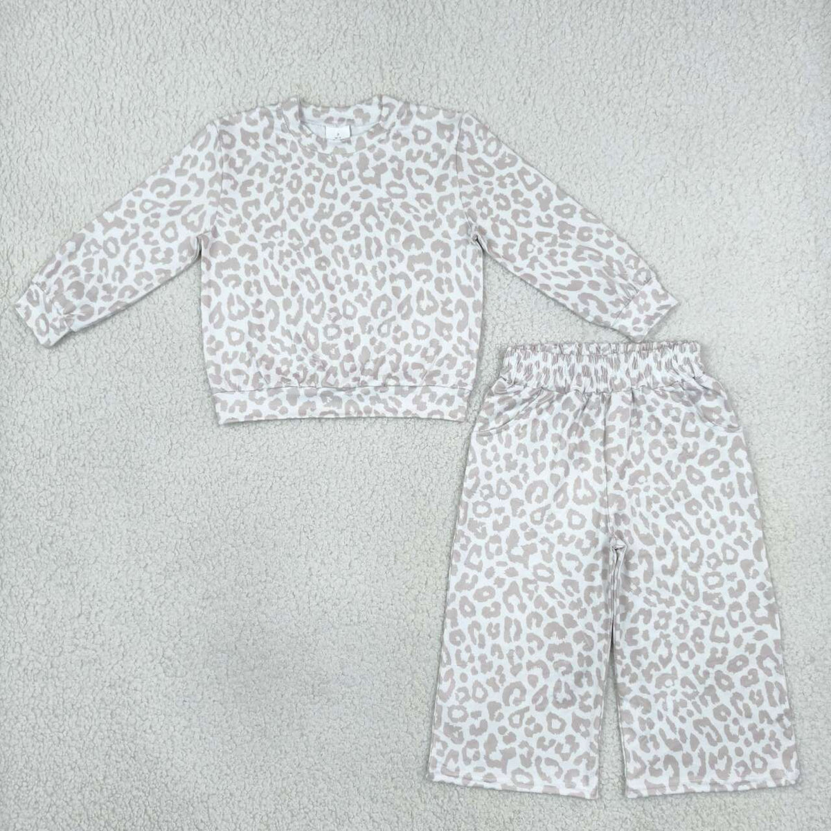 Long sleeve grey leopard top matching pants girl outfit