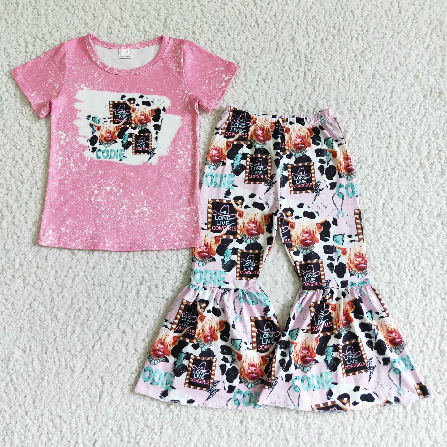 girl bell bottom pants outfit