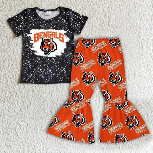 baby girls short sleeve tiger print outfit.