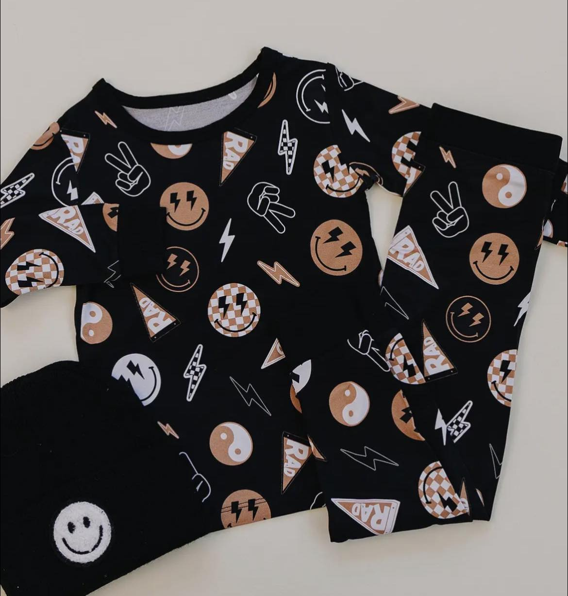 Smile face design kids long sleeve outfit preorder