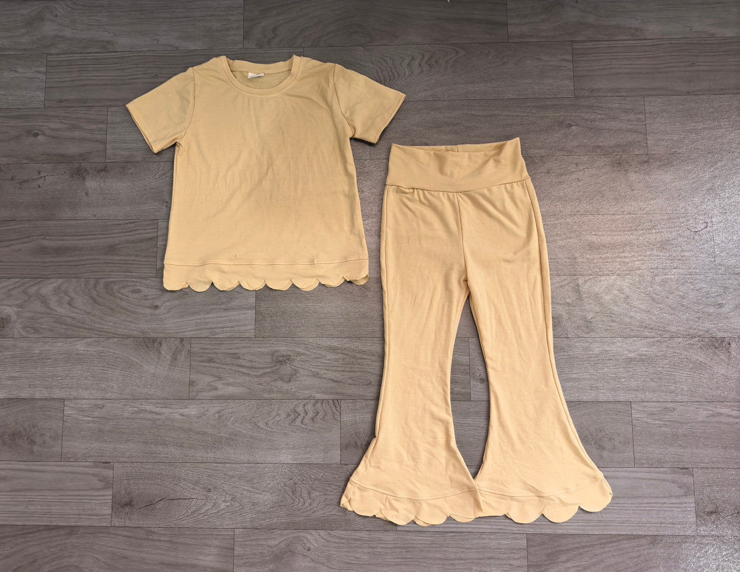 Girl cream color short sleeve scallop top matching pants wholesale outfit preorder