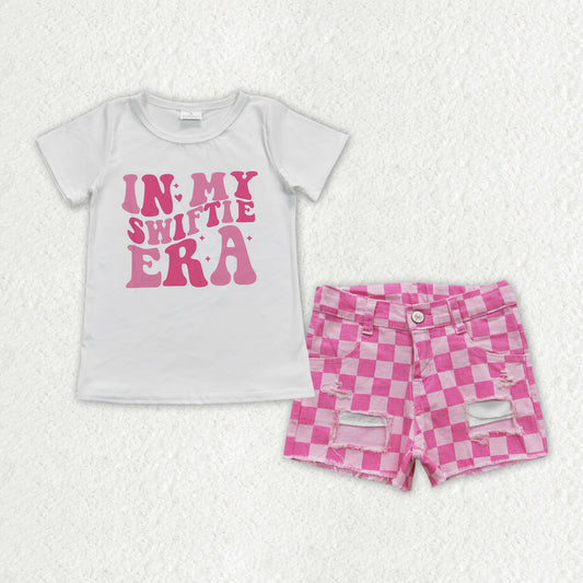 country music singer shirt pink checkerd jeans shorts outfit