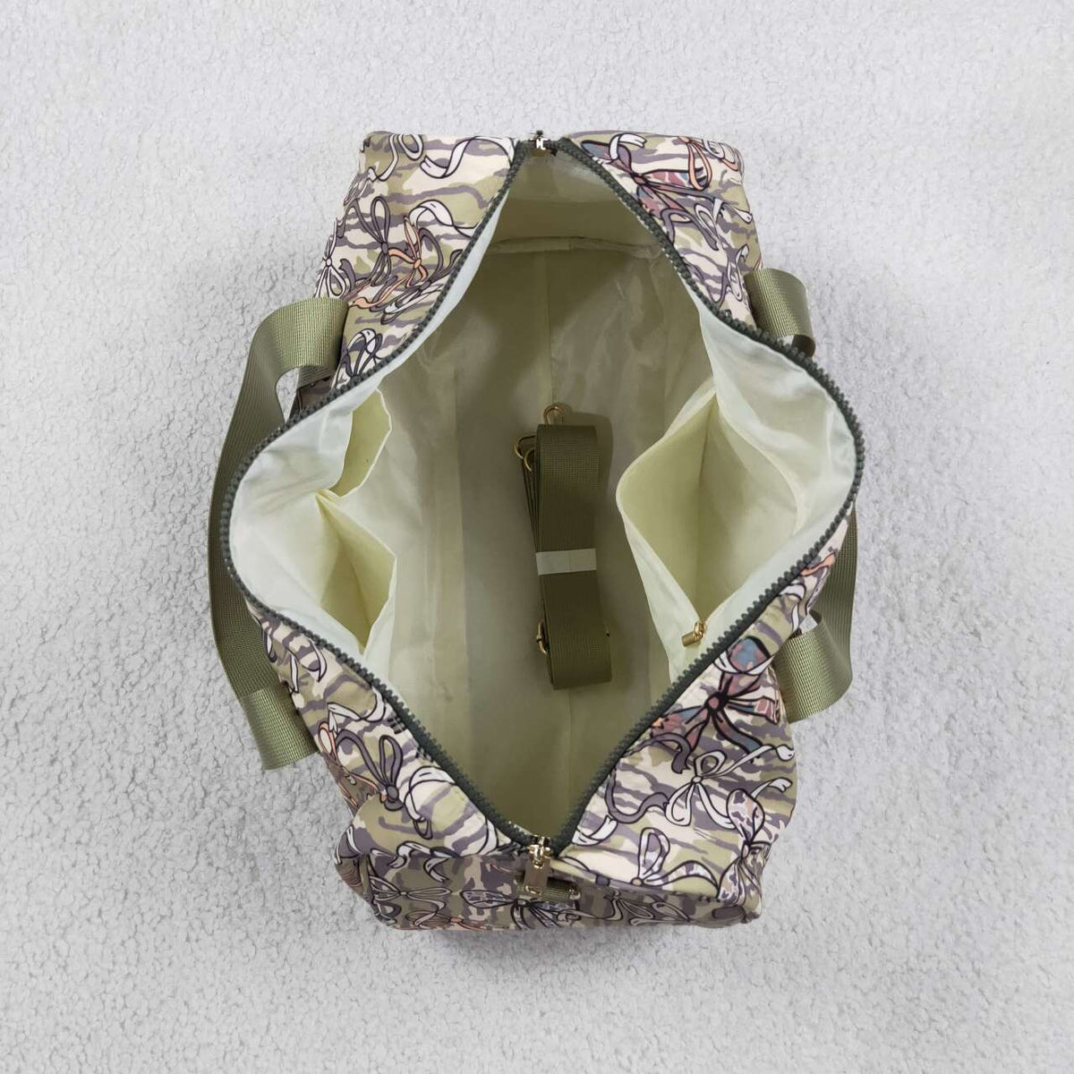 Camo bow design duffle bag