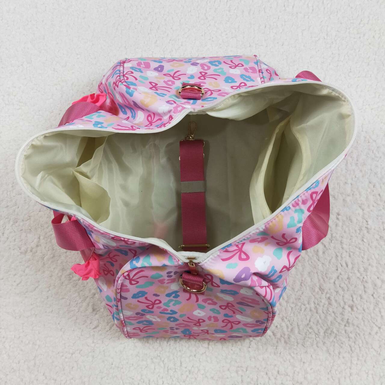 Colorful leopard pink bow design duffle bag