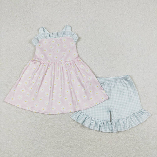 daisy flower shirt blue gingham shorts summer outfit