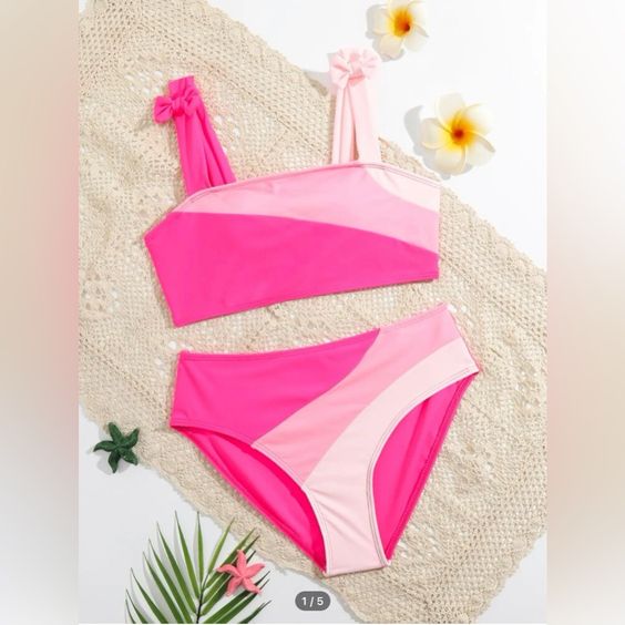 baby girls two pieces  bathing suit