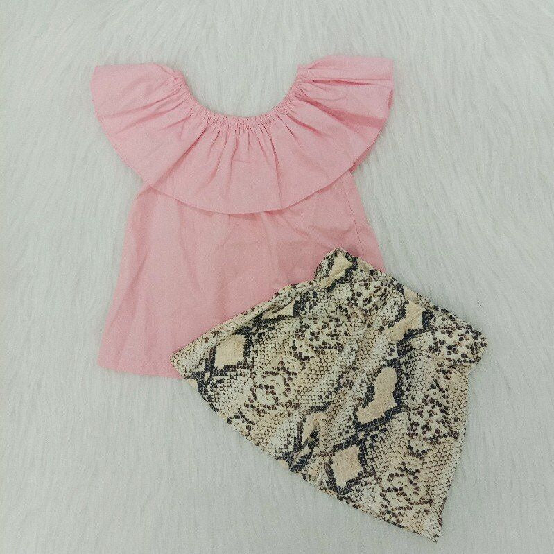Gilrs pink top snake skin shorts outfit